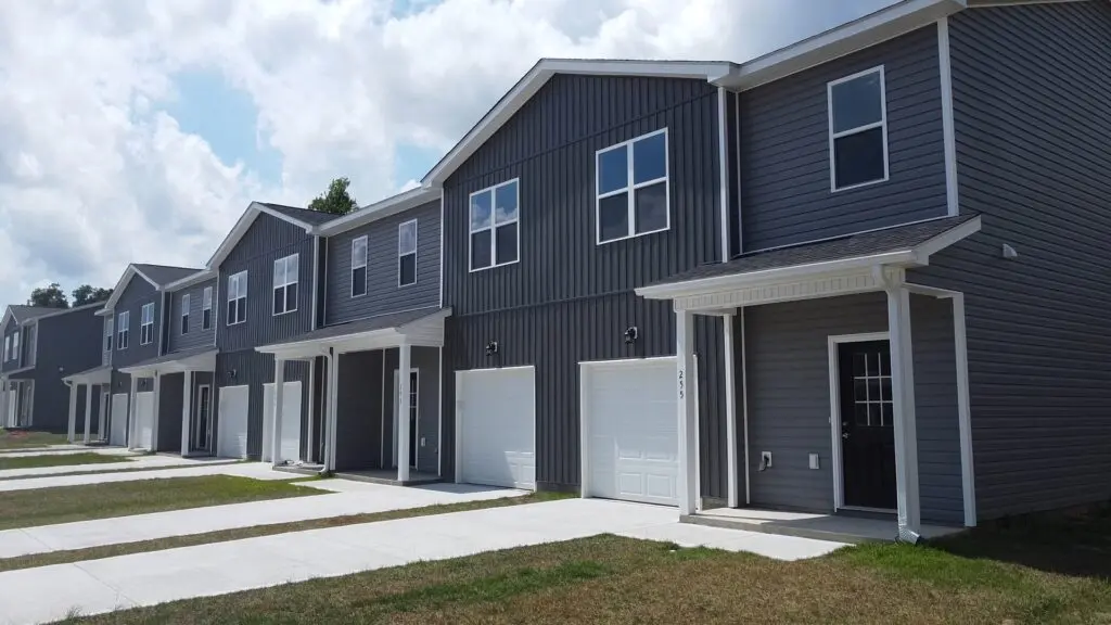 Townhomes built by South Eastern General Contractors | Fayetteville, Richlands, Camp Lejeune, Jacksonville, Hope Mills, Raeford North Carolina